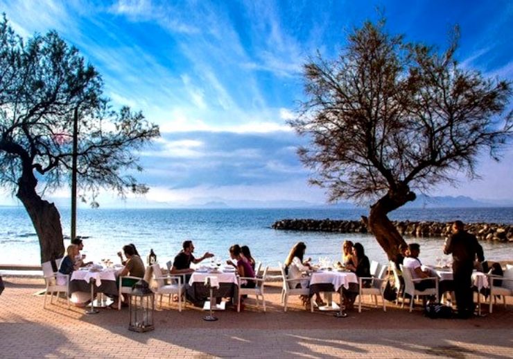 Dine by the bay with sea view