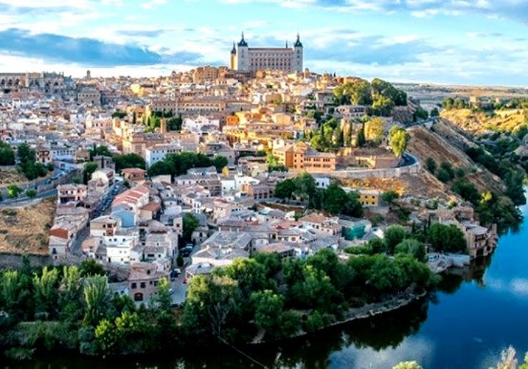 See beautiful sights in Toledo on bus tour