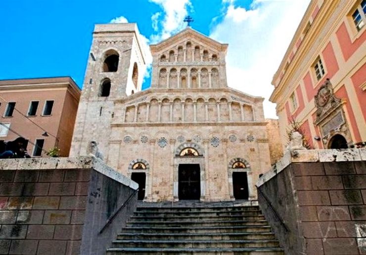 Visit cathedral in Cagliari