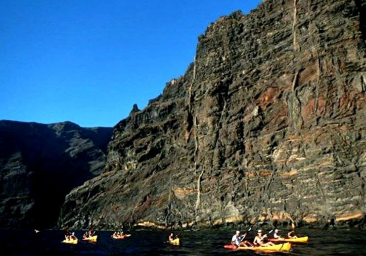 Kayak tour in Tenerife visit giant cliffs