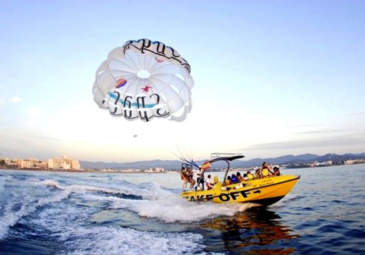 Speedboat for parasailing excursion in Ibiza coast