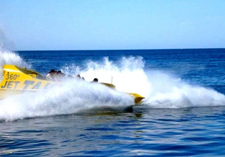 Speed up using jet boat 360° in Ibiza