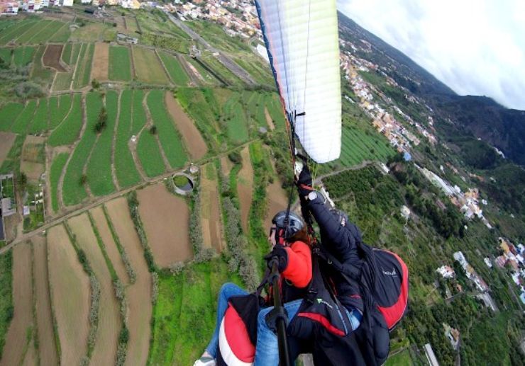 Thrilling paragliding ride in Tenerife