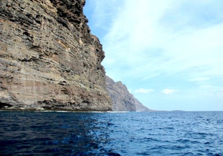Stunning Los Gigantes cliffs boat tour