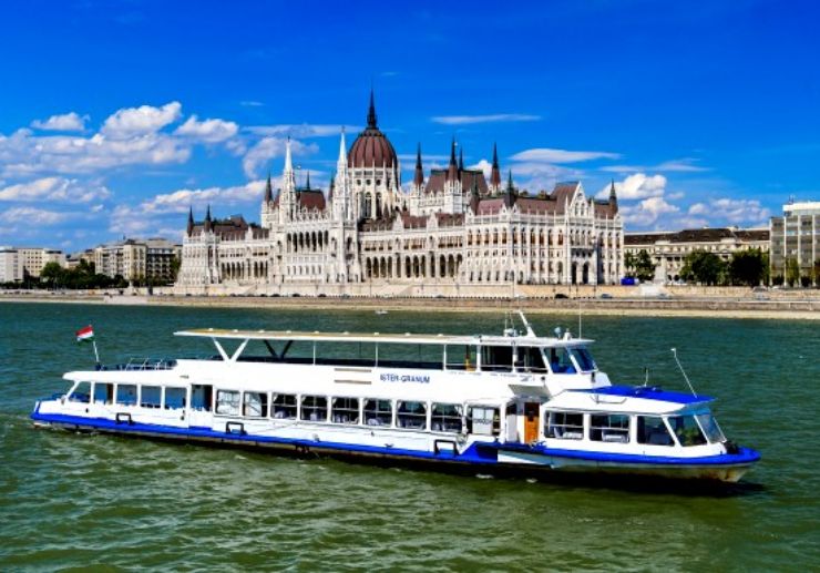 Day cruise and Parliament tour Budapest