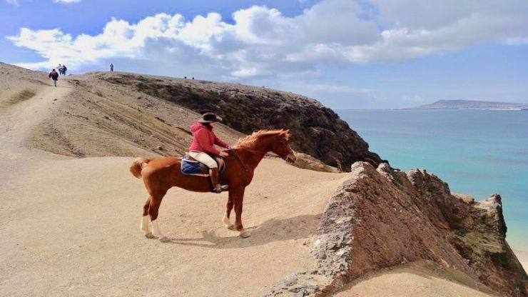 Horse riding Lazarote ajache papagayo