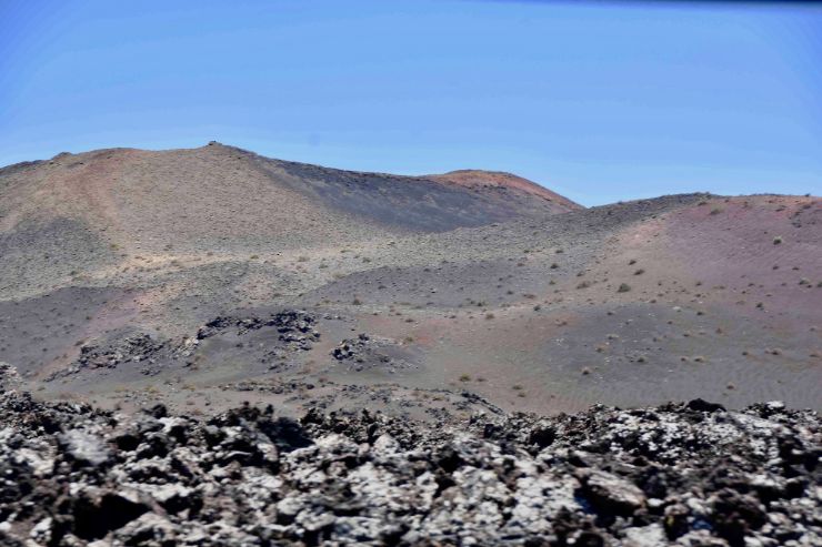 dramatic volcanic landscape in Lanzarote sightseeing tour