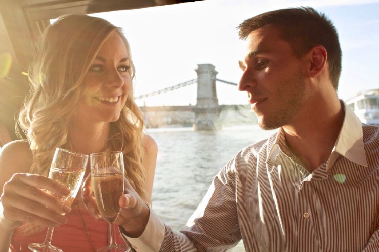 Budapest Danube river cruise with drink