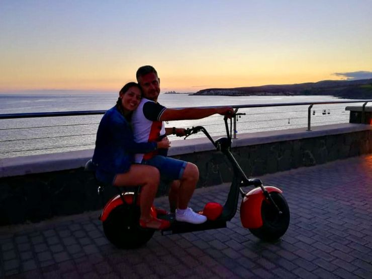 Meloneras sunset e-scooter seafront promenade